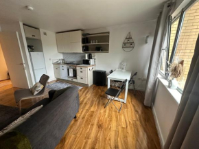 1BR-4Guests-Pool-Gym-Parking-NearGreenwich